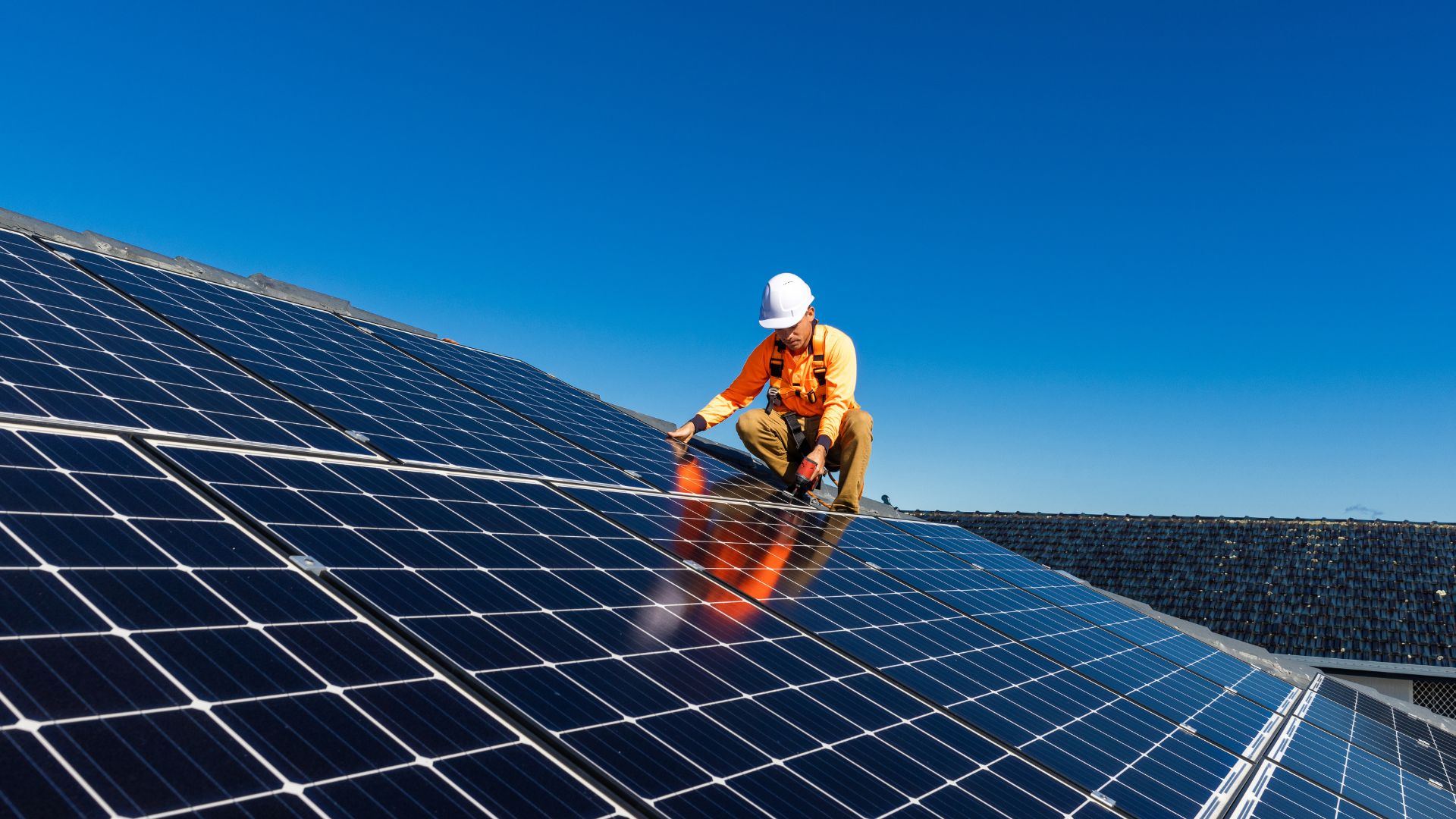 Medidas de seguridad para instalar paneles solares: Protegiendo tu inversión y tu integridad